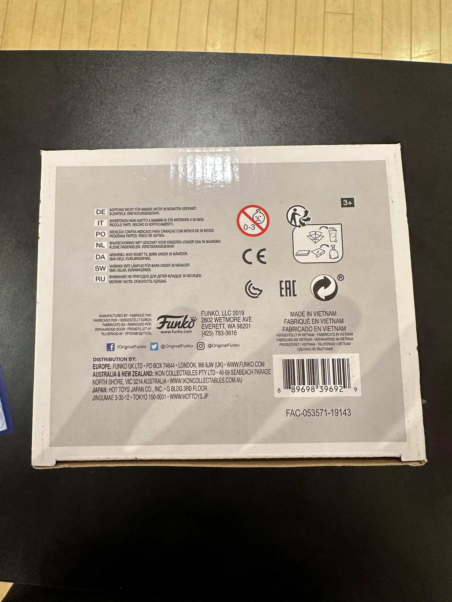 Pop! 570 Disney The Little Mermaid Hot Topic Exclusive (Damaged Box)