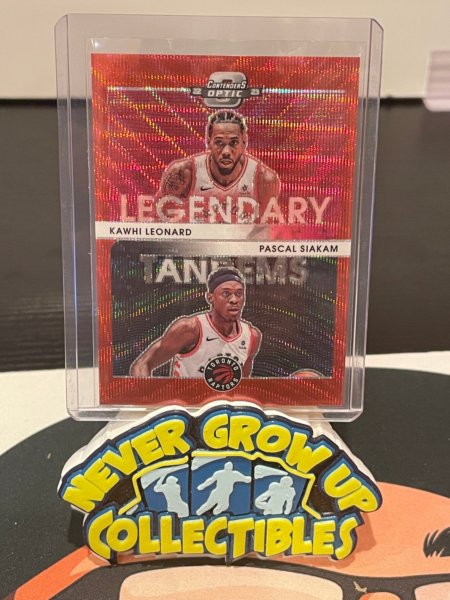 2022-23 Contenders Optic Siakim Leonard Red Wave